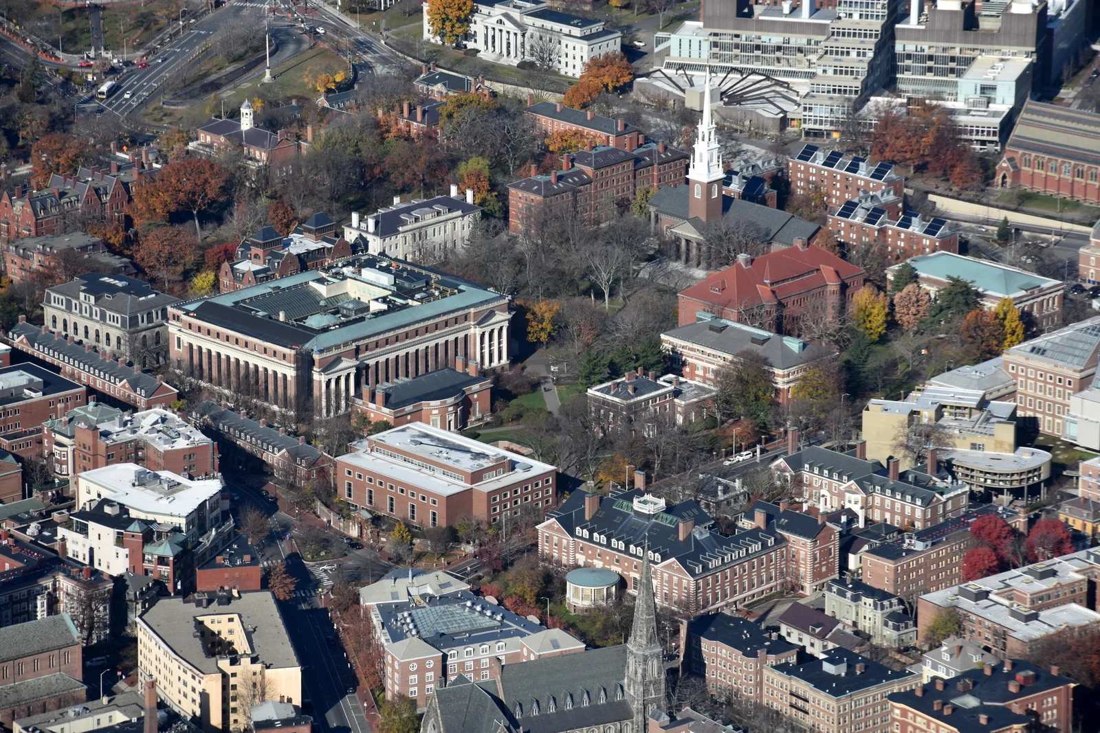 Harvard Yard ve çevresinin güneyden havadan görünümü, Nick Allen, 2015